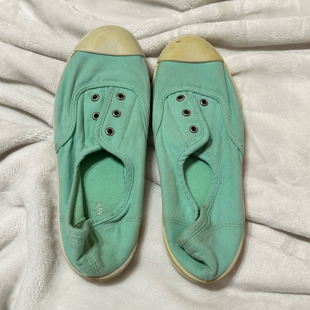 Old navy slip on shoes